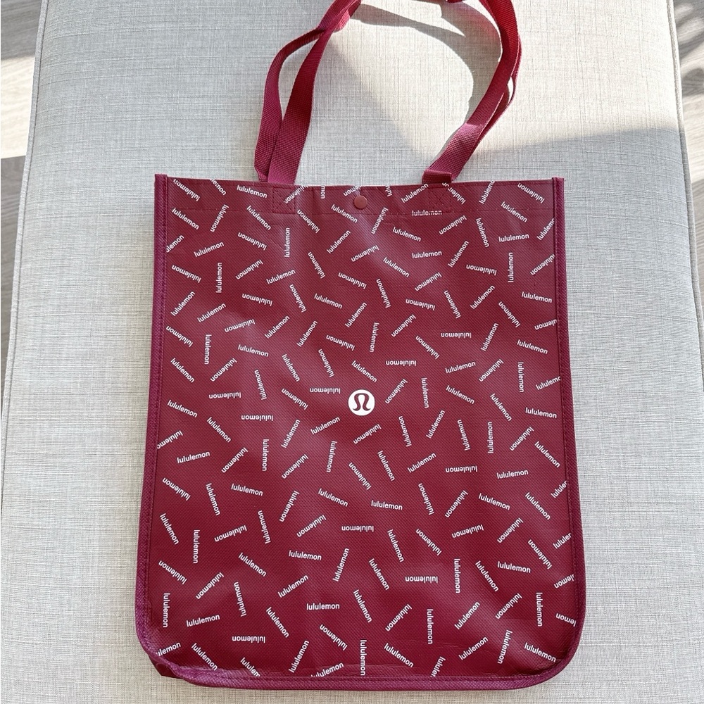Lululemon Reusable Bag, Large, Burgundy, Holiday Edition Logo Pattern, NEW